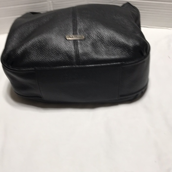 Coach pebble leather shoulder bag with silver tone hardware. EUC - Picture 4 of 10